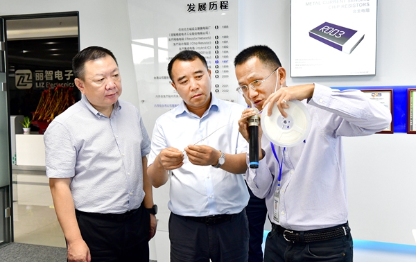 貴州省六盤水市鐘山區(qū)黨政代表團來我區(qū)考察